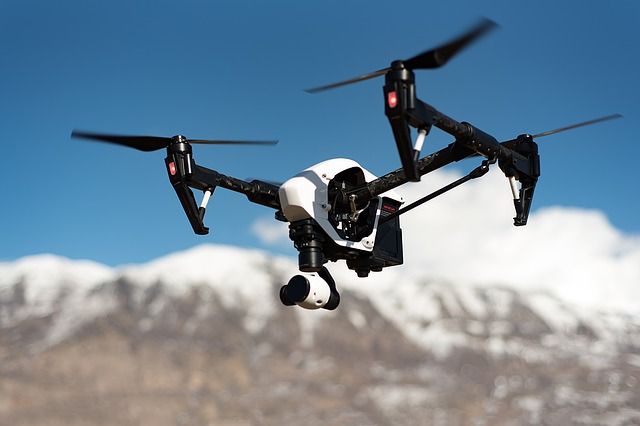 drones equipados com câmeras