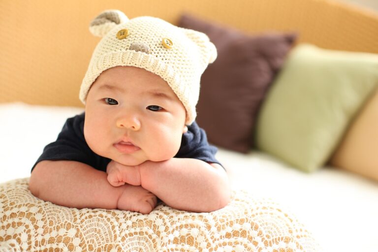 Os 6 melhores travesseiros de bebê para plagiocefalia (síndrome da cabeça chata)