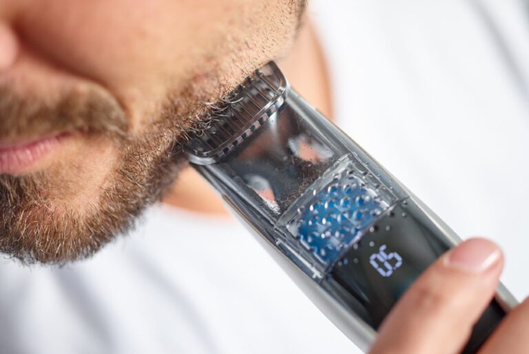 Revisão da Philips BT7220 / 15 Series 7000: o aparador de barba por aspiração que todo homem deveria ter